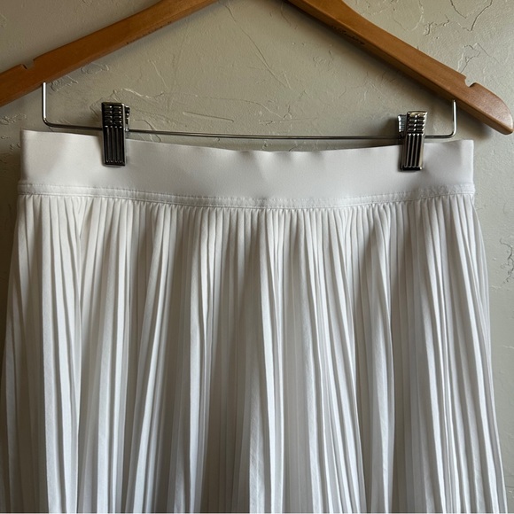 Lululemon Varsity High-Rise Pleated Tennis Skirt in White Size 8 - Picture 7 of 15